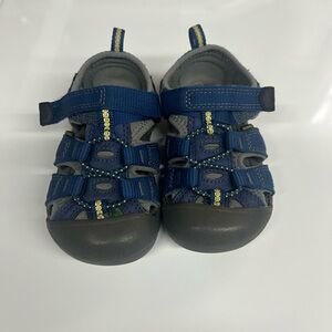 Blue keen sandals.  Toddler size 7